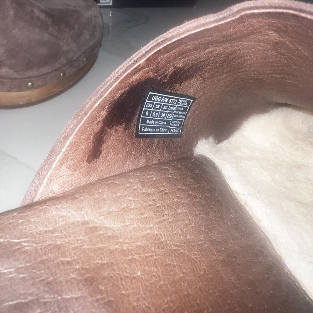 UGG Clogs - Picture 5 of 5
